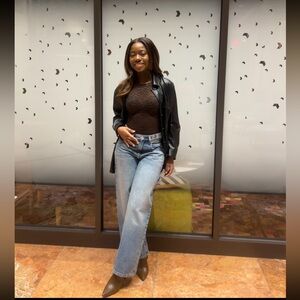 Meet your Posher, Naya